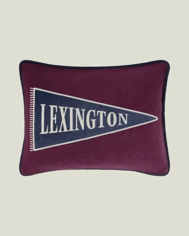 LEXINGTON Kissen aus Wollmischung mit Flaggenlogo-Patch 40 x 30, feige/dunkelblau/hellbeige
