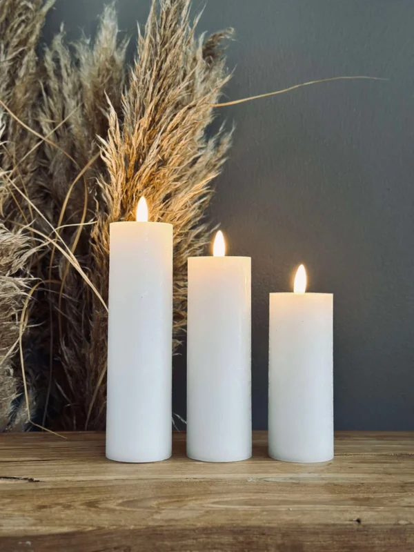 LED Blockkerzen / Weiß – 3 Stk. Rustikale Kerzen Ø 5 cm