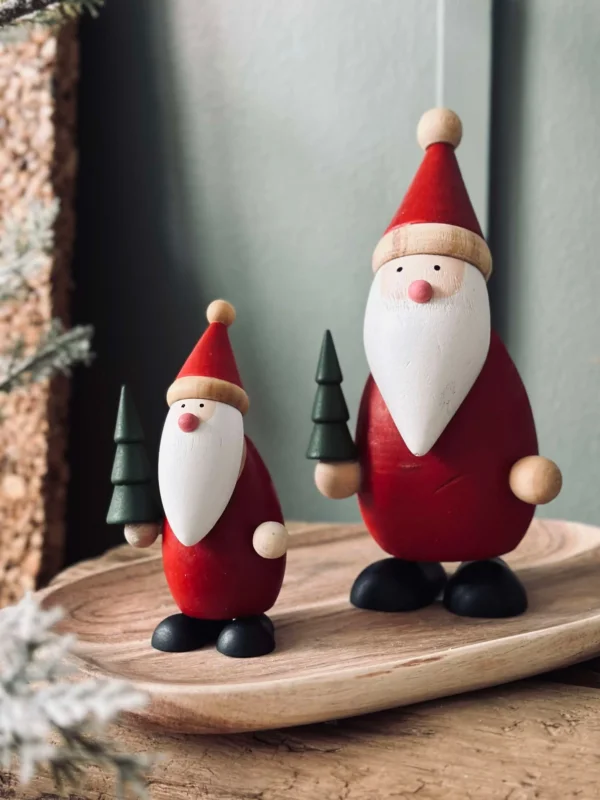 Weihnachtsmann mit Weihnachtsbaum - Klein