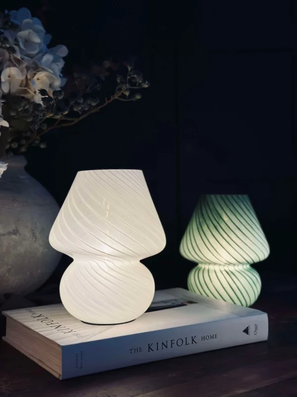 Mushroom Small – Weißes mundgeblasenes Glas
