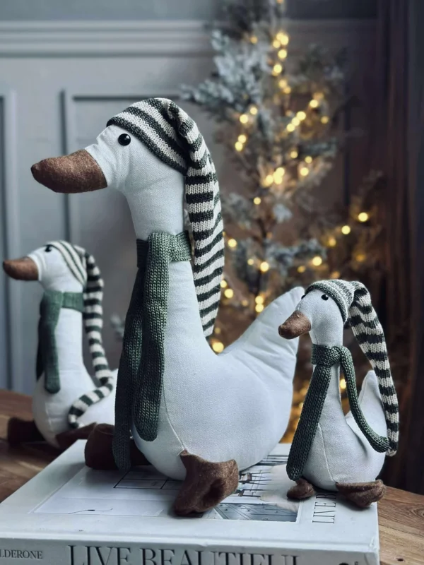 Weihnachtsente mit grüner Mütze