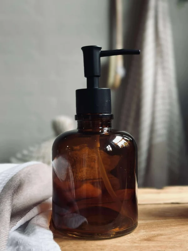 Spender mit Pumpe - Braunes Glas