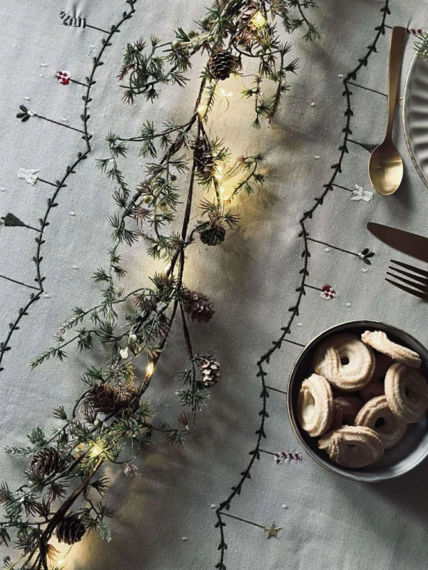 Lichterkette Zweig mit Kiefernzapfen - 150 cm