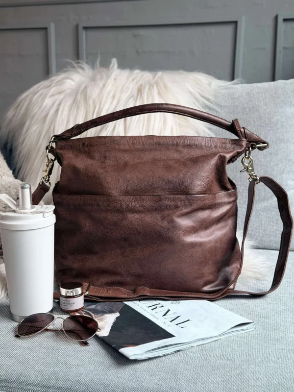 Geräumige Schultertasche in hochwertiger Lederqualität - Brandy