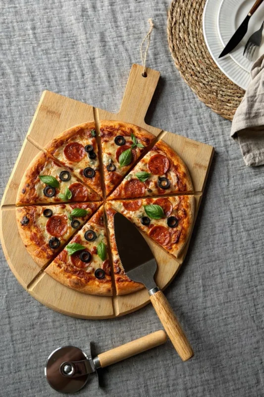 Pizza-Schneidebrett mit 2 Utensilien