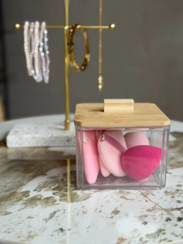 Make-up-Organizer mit Schwämmen - quadratisch