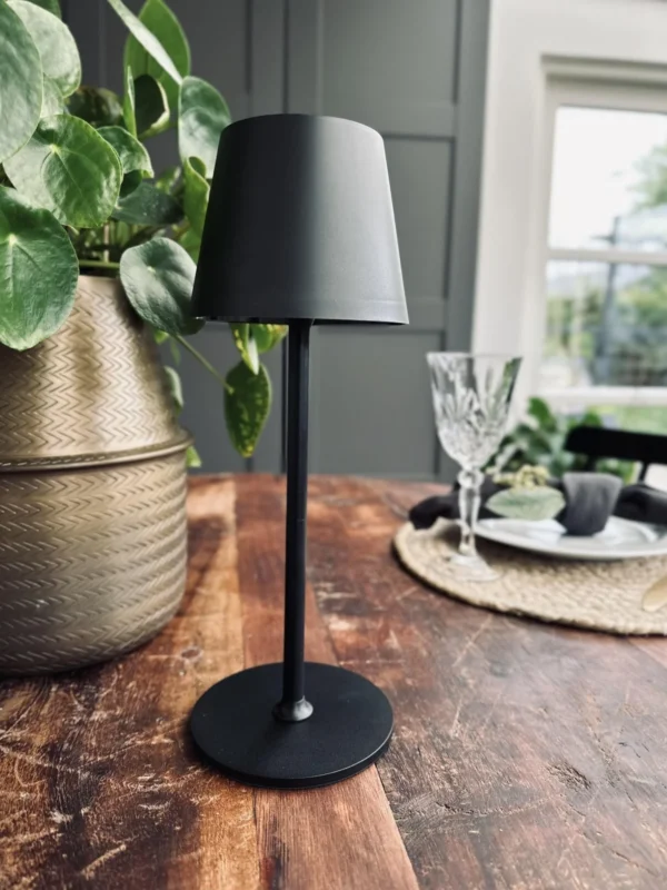 LED Bordlampe genopladelig – Sort - VIAMAJA.DK