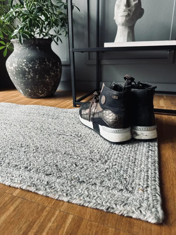 Måtte 60x90cm Lys grå - Kan bruges inde og ude - VIAMAJA.DK